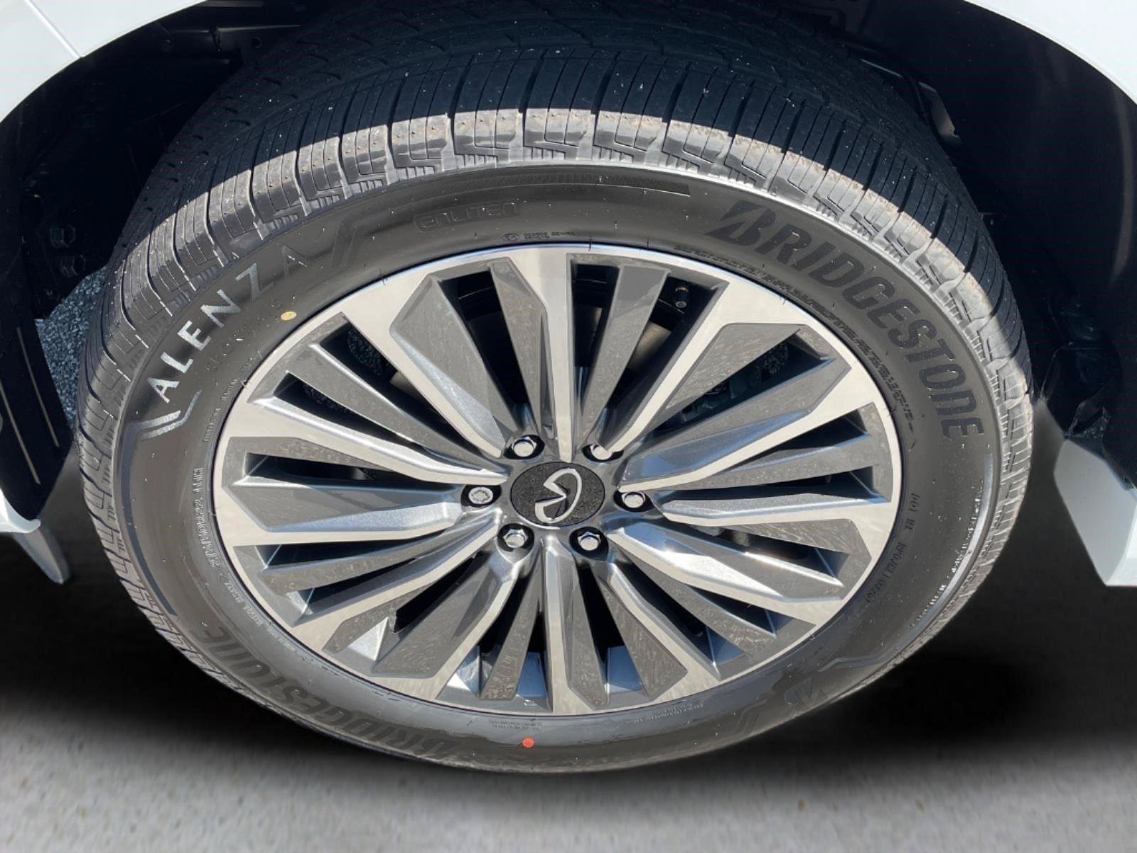 New 2026 INFINITI QX80 Luxe RWD image 12