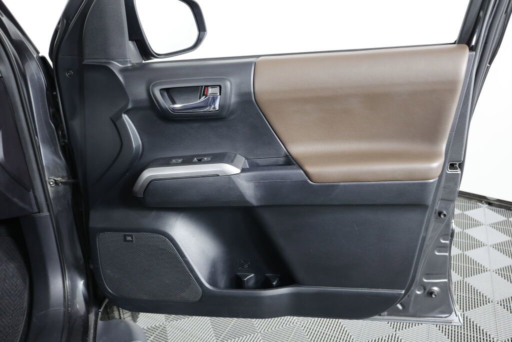 Used 2016 Toyota Tacoma Limited w/ Towing Package RWD image 25