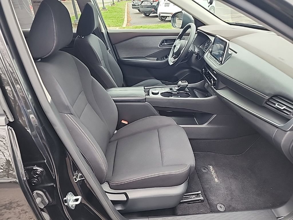 Used 2023 Nissan Rogue S image 25