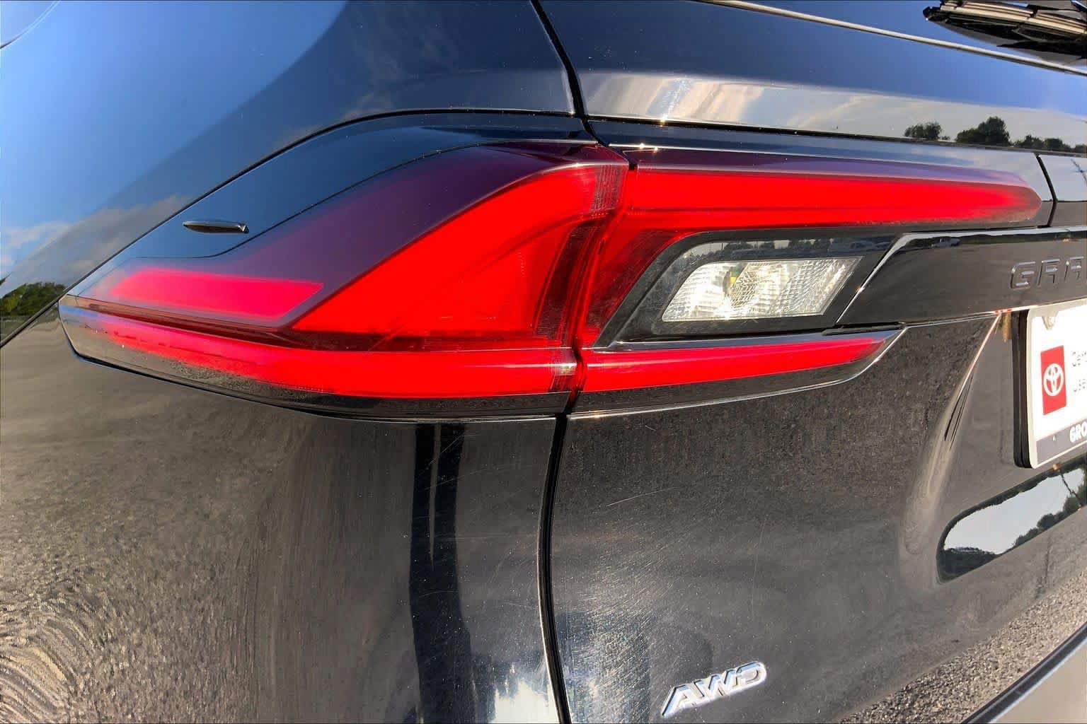 Used 2025 Toyota Grand Highlander AWD image 28