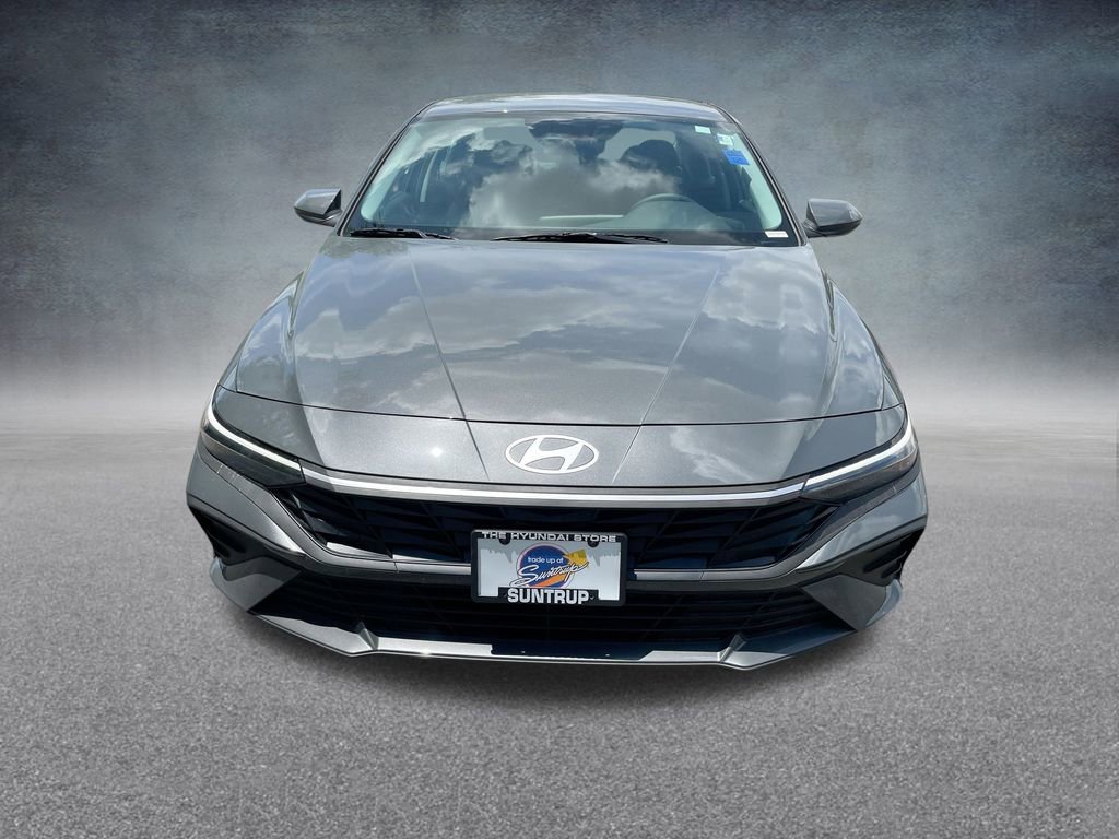 Used 2025 Hyundai Elantra Blue image 36