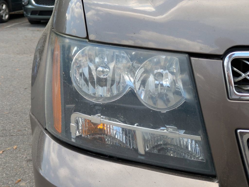 Used 2014 Chevrolet Suburban LTZ image 10