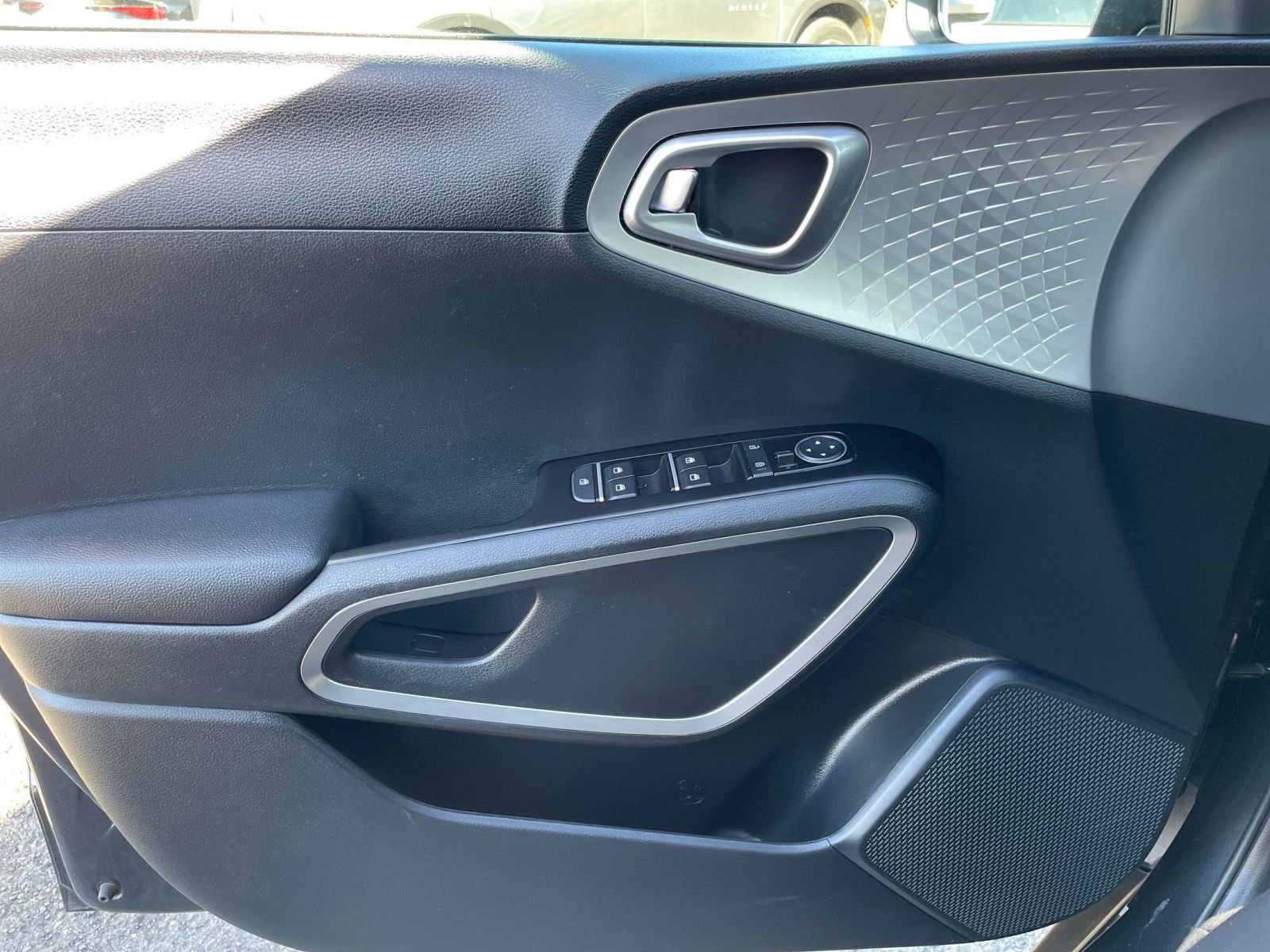 Used 2025 Kia Soul LX w/ LX Technology Package image 18