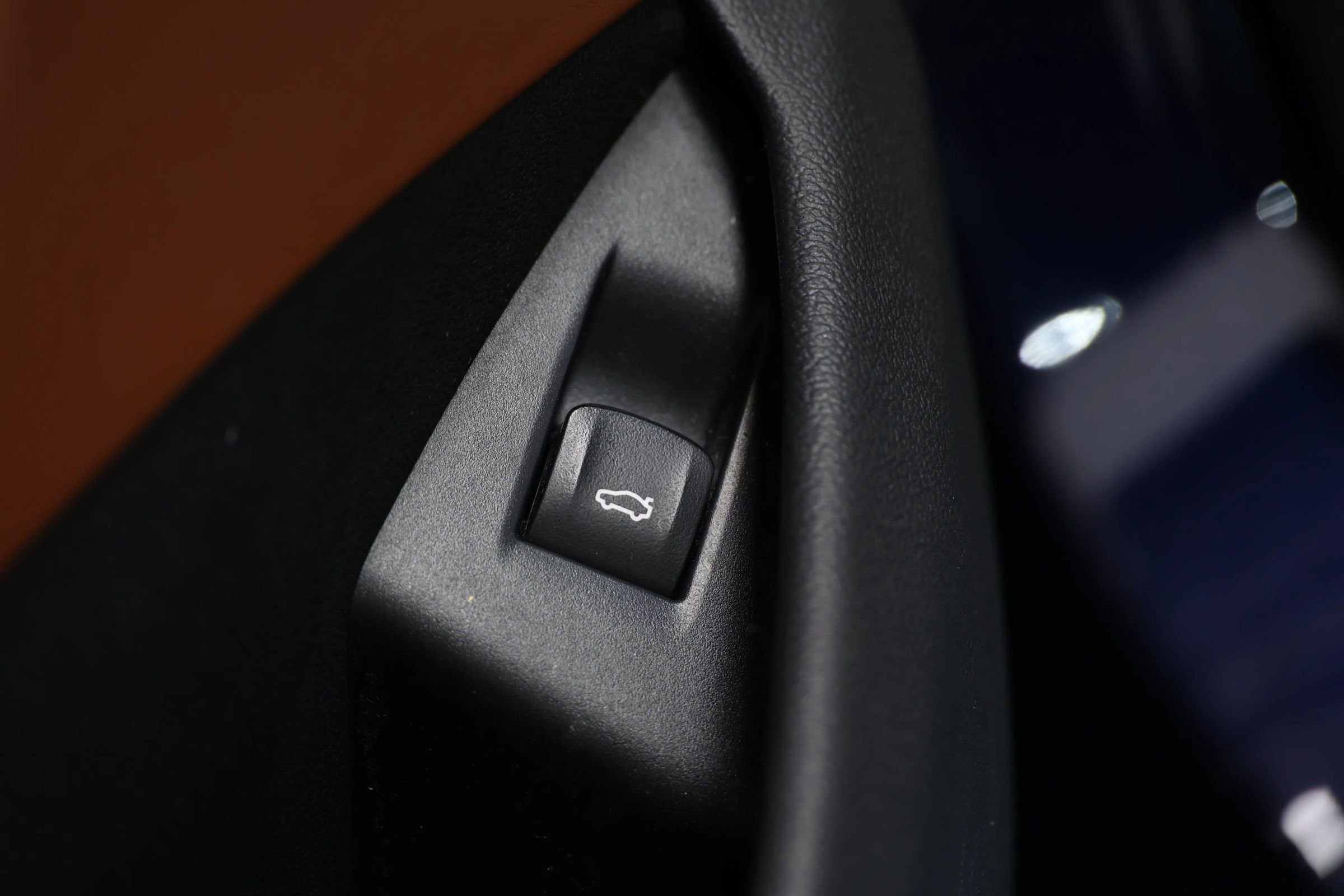 Used 2022 BMW M850i xDrive Convertible image 11