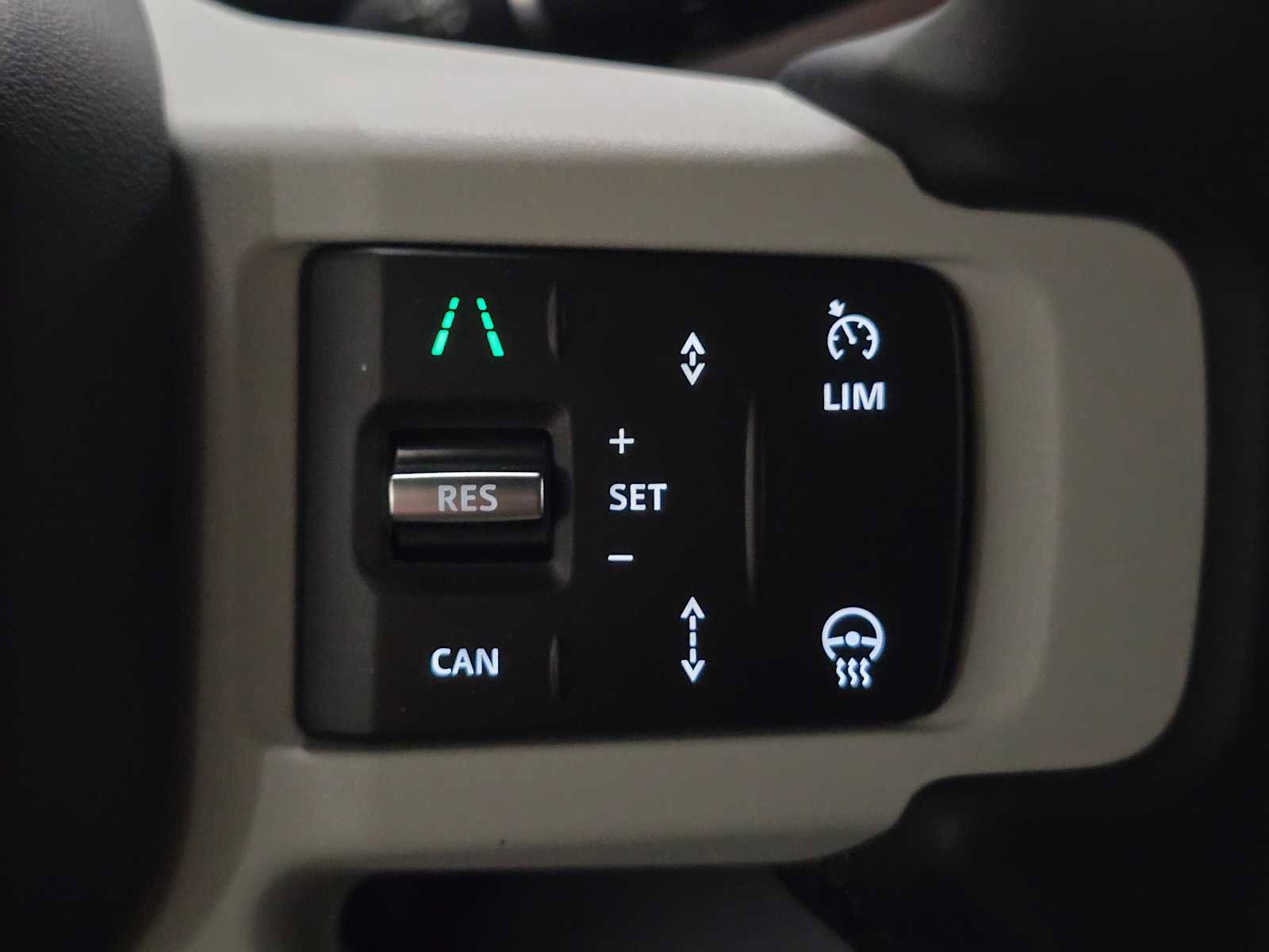 New 2026 Land Rover Defender 130 X-Dynamic SE image 32