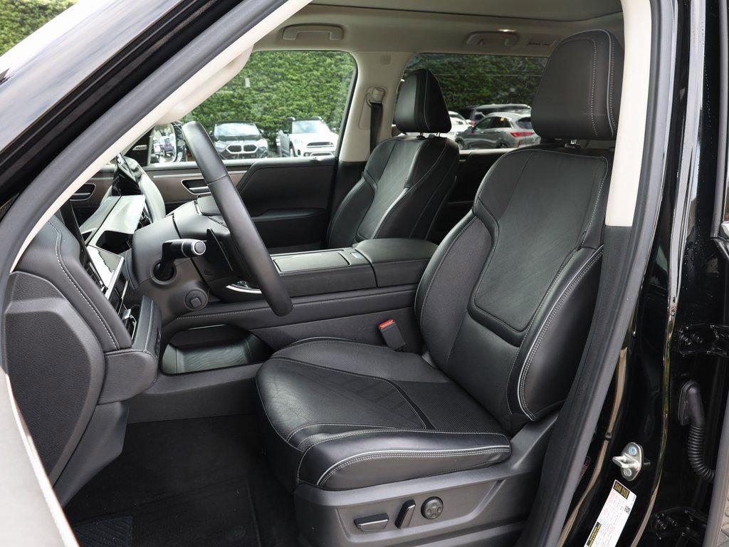 Certified 2025 INFINITI QX80 Luxe RWD image 17