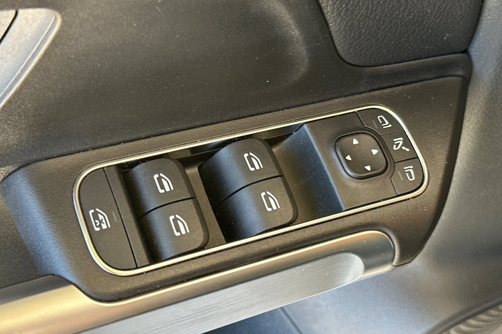 Certified 2022 Mercedes-Benz GLB 250 4MATIC image 12