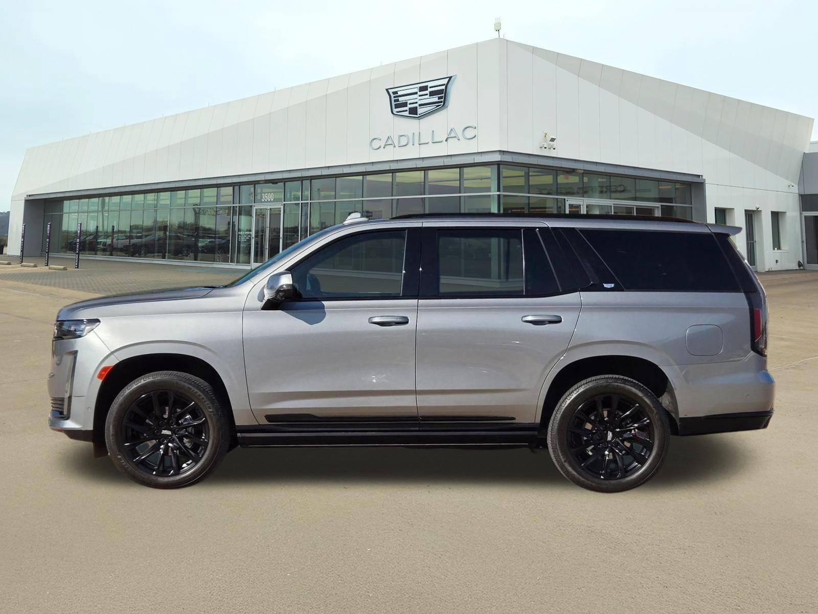 Used 2023 Cadillac Escalade Sport w/ LPO, ONYX Package AWD/4WD image 3