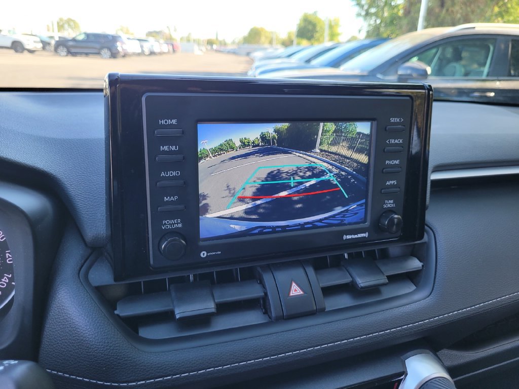 Used 2021 Toyota RAV4 LE AWD/4WD image 18