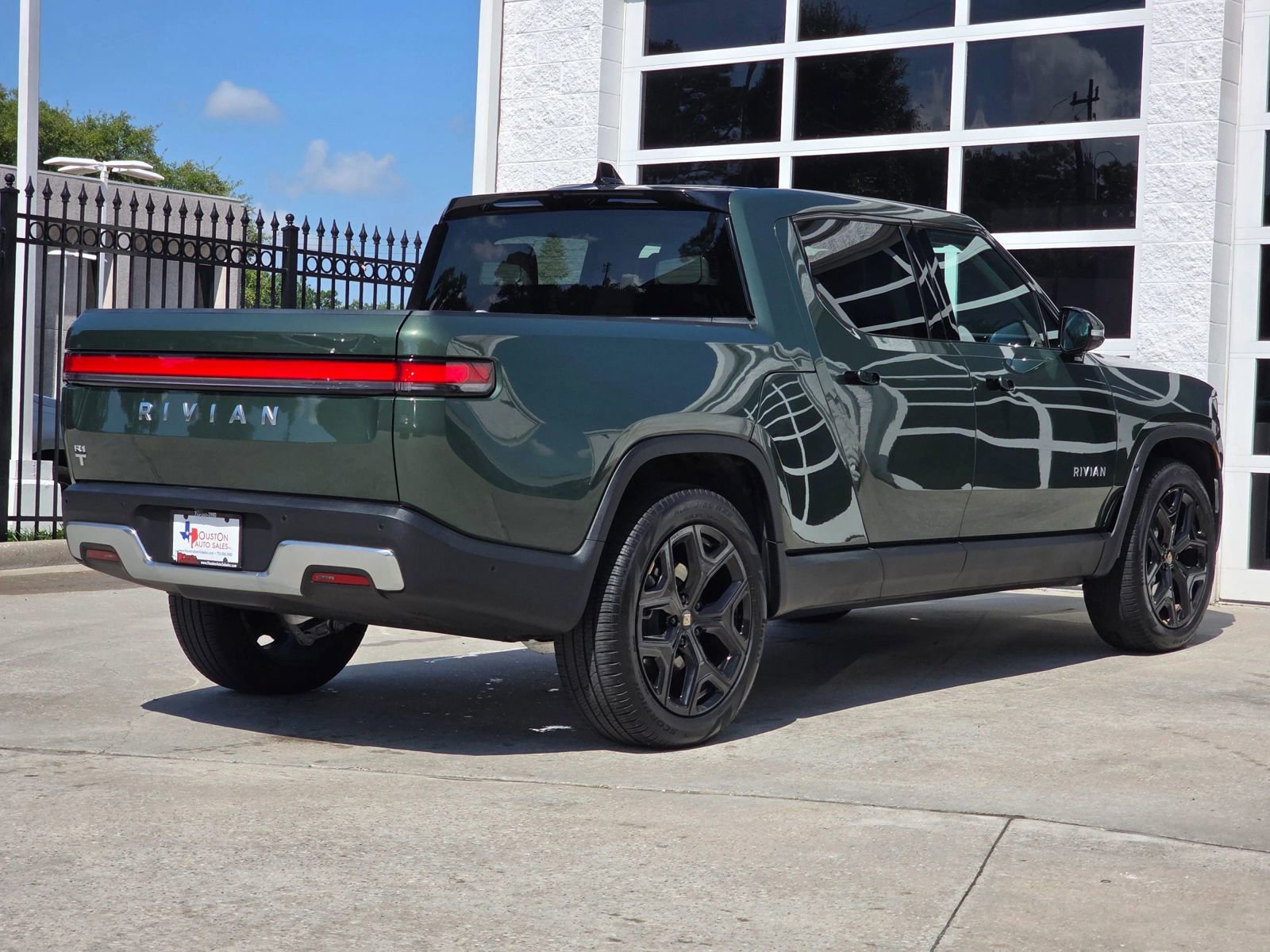 Used 2024 Rivian R1T Adventure AWD/4WD image 4