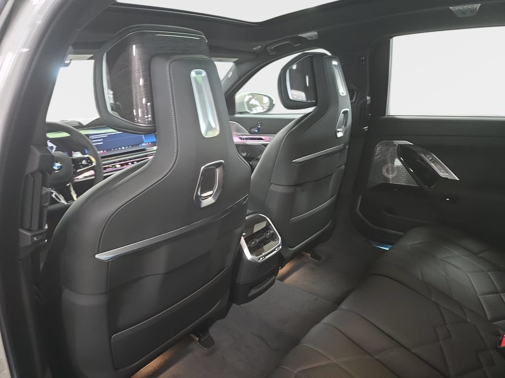New 2026 BMW 760i xDrive w/ Luxury Rear Seating Package AWD/4WD image 8