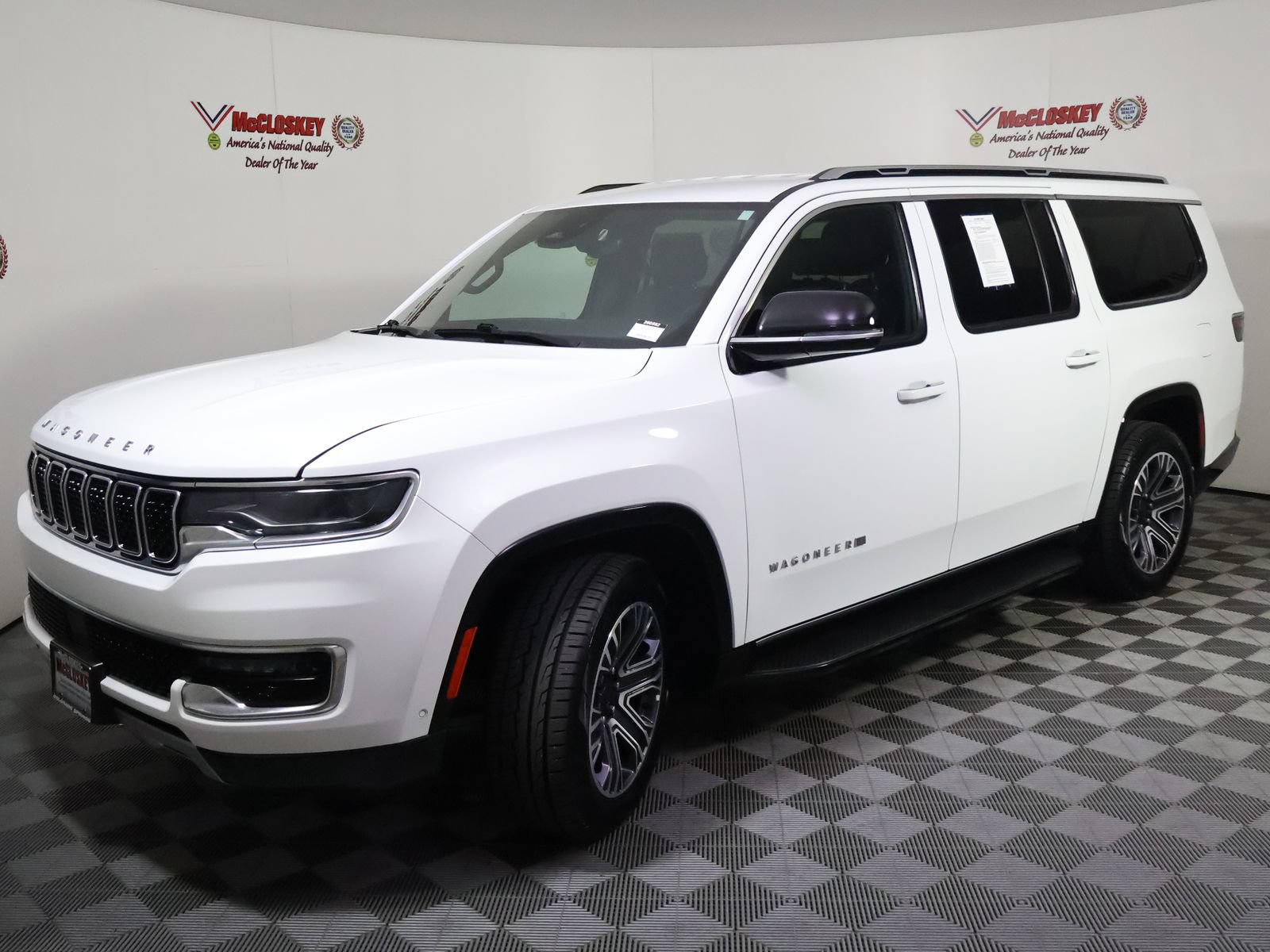 Used 2023 Jeep Wagoneer L Series II AWD/4WD image 13