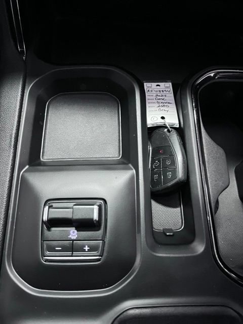 Used 2024 GMC Sierra 2500 AT4 w/ Technology Package AWD/4WD image 29