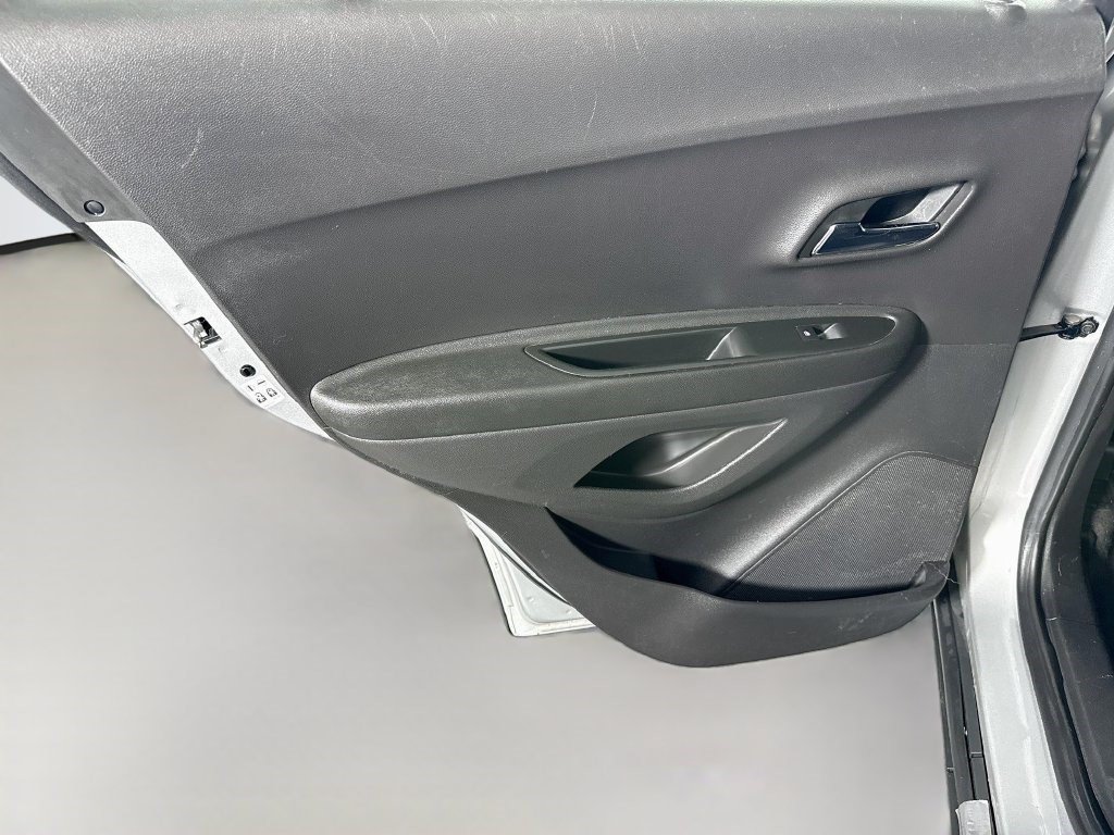 Used 2019 Chevrolet Trax LS FWD image 23