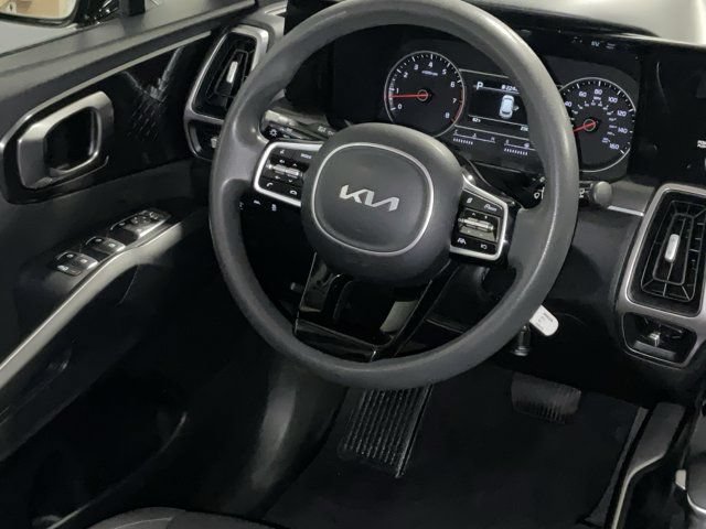 Used 2023 Kia Sorento LX FWD image 10