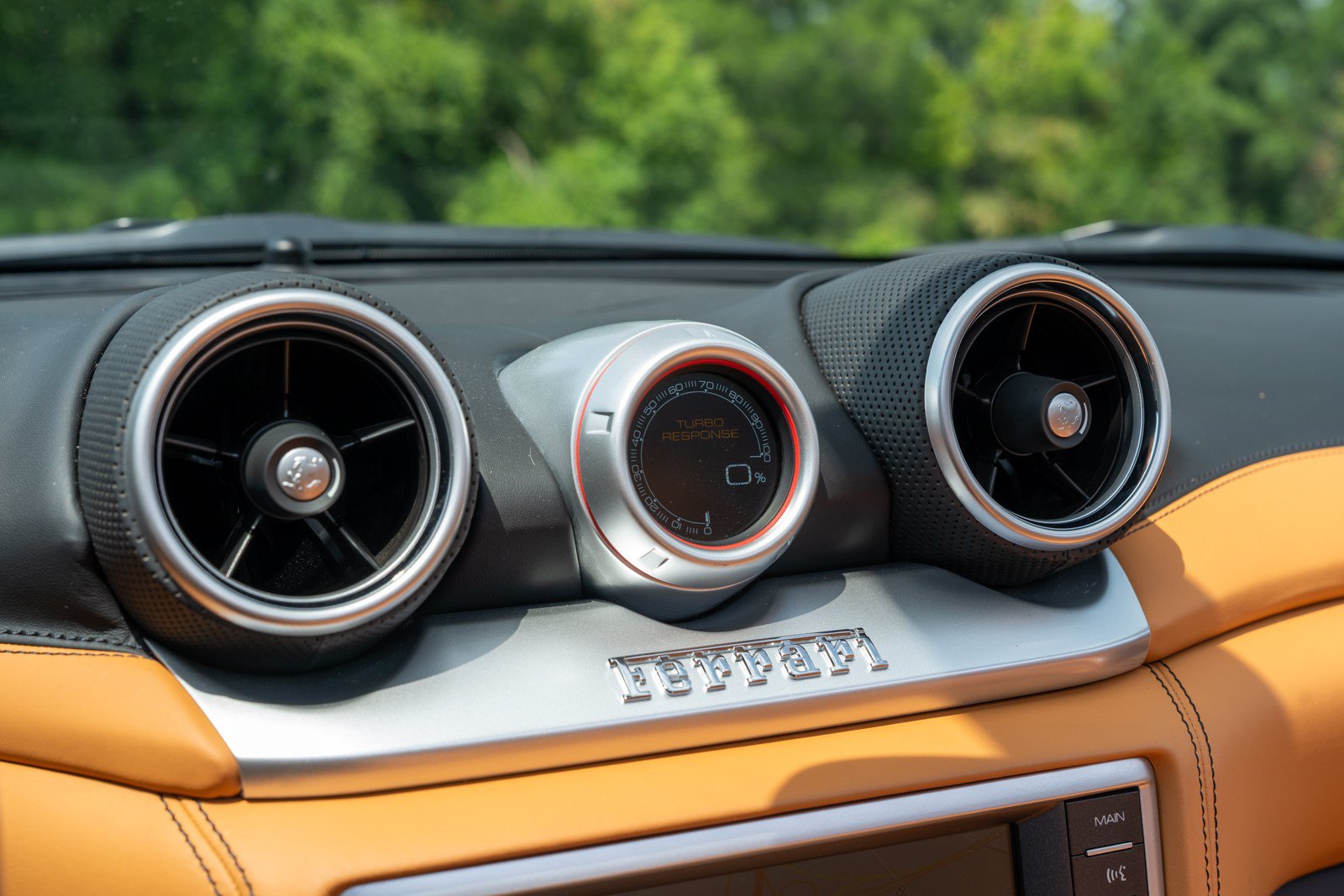 Used 2018 Ferrari California T RWD image 38