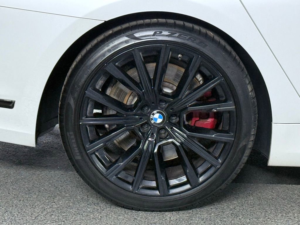 Used 2022 BMW 750i xDrive w/ Executive Package image 9