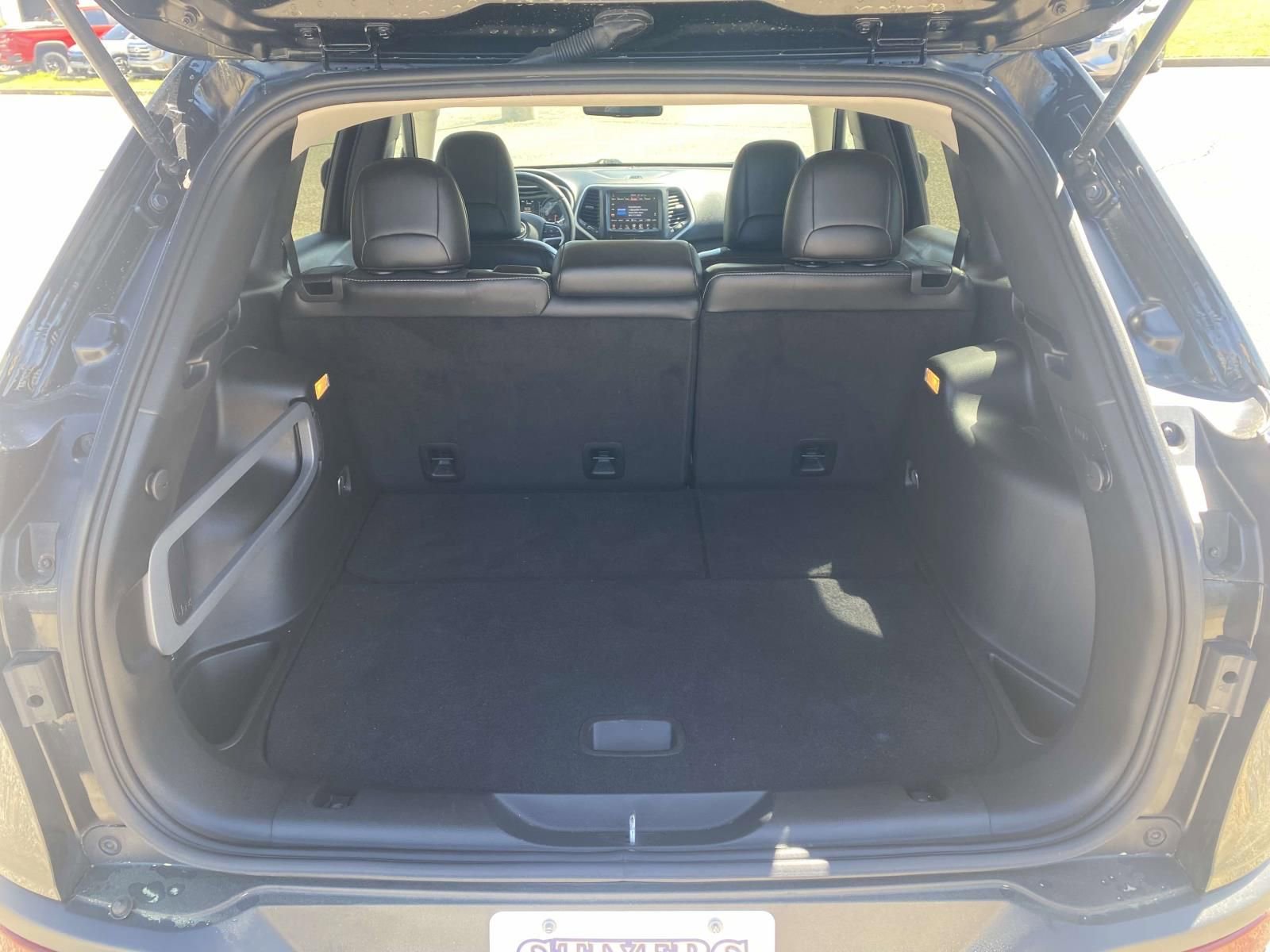 Used 2018 Jeep Cherokee Latitude Plus image 10