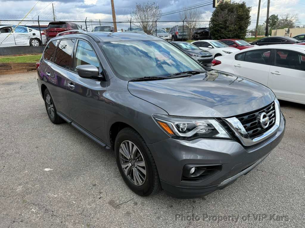 Used 2019 Nissan Pathfinder SV image 3