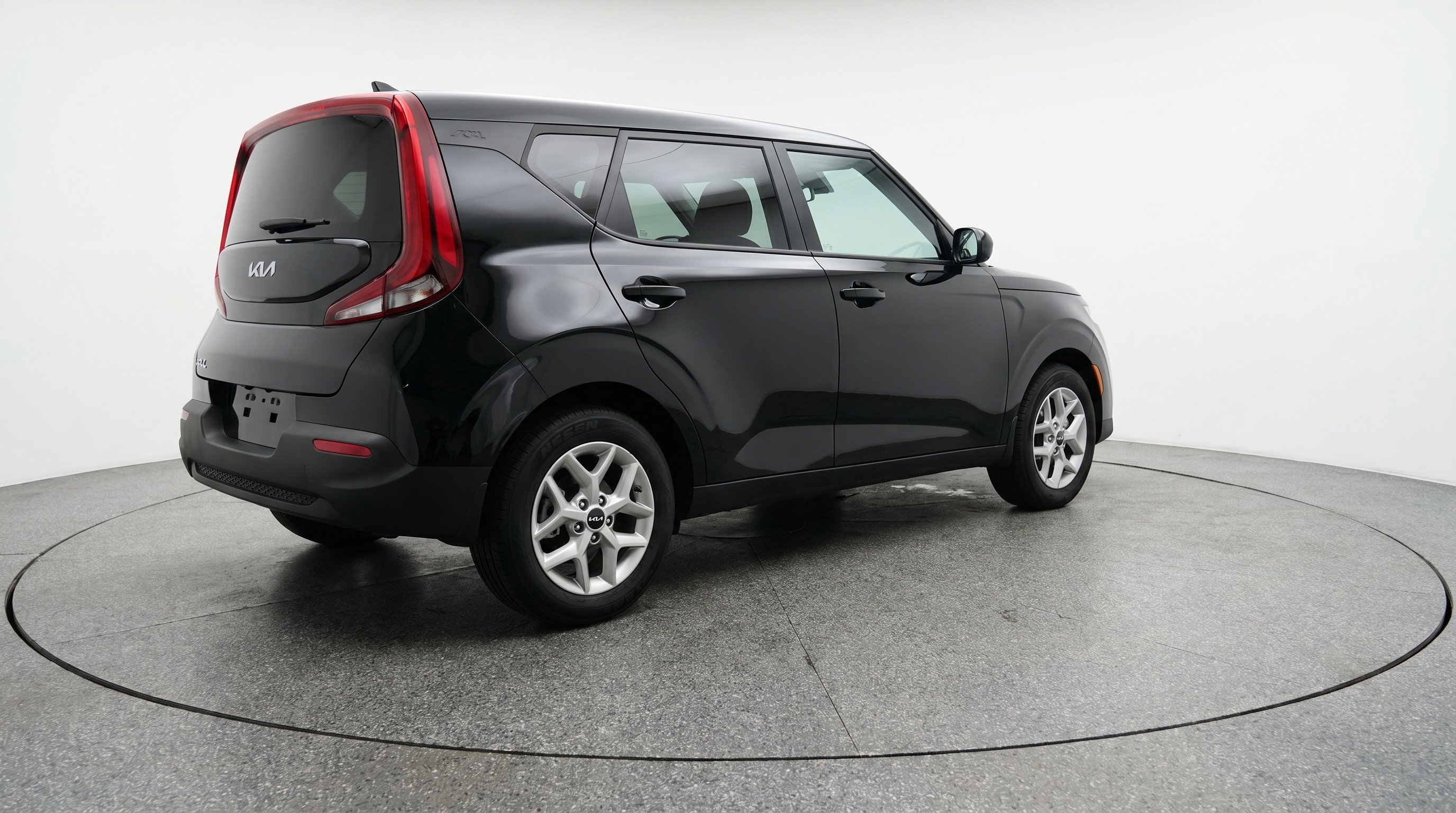 Used 2025 Kia Soul LX w/ LX Technology Package FWD image 9