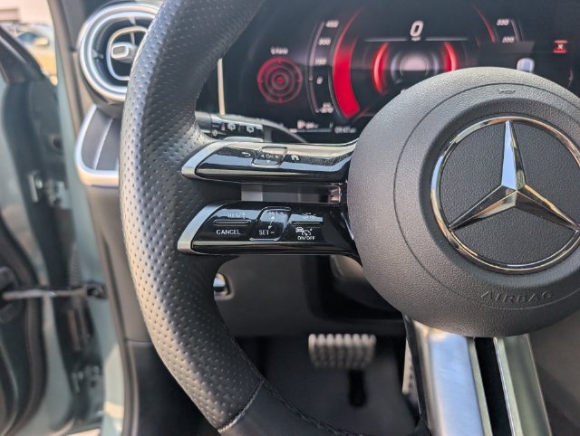 Used 2025 Mercedes-Benz GLC 350e 4MATIC image 13