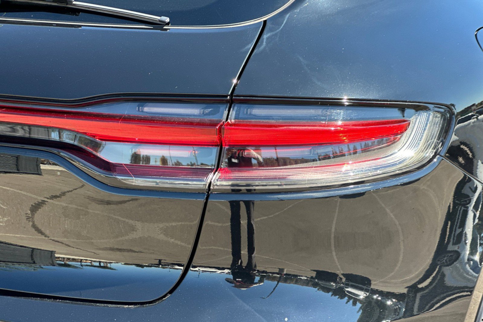 Certified 2024 Porsche Macan AWD/4WD image 28