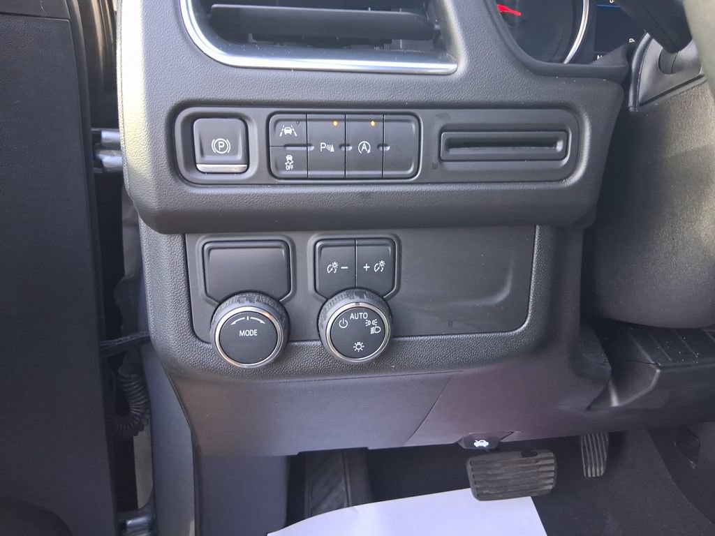 Used 2024 Chevrolet Suburban LS RWD image 23