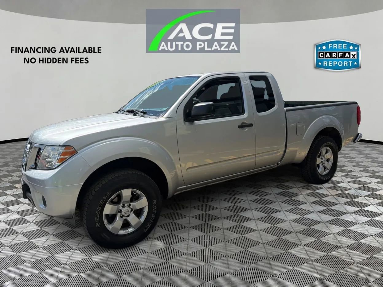 Used 2013 Nissan Frontier SV image 2