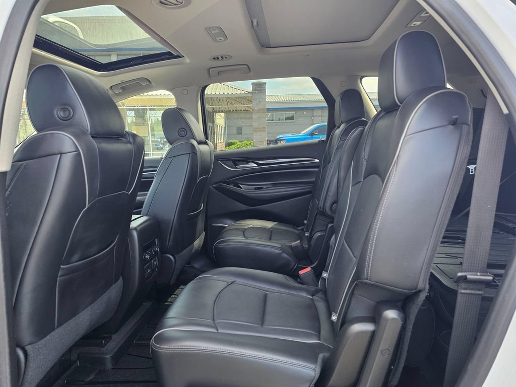 Used 2019 Buick Enclave Avenir w/ Avenir Technology Package AWD/4WD image 17