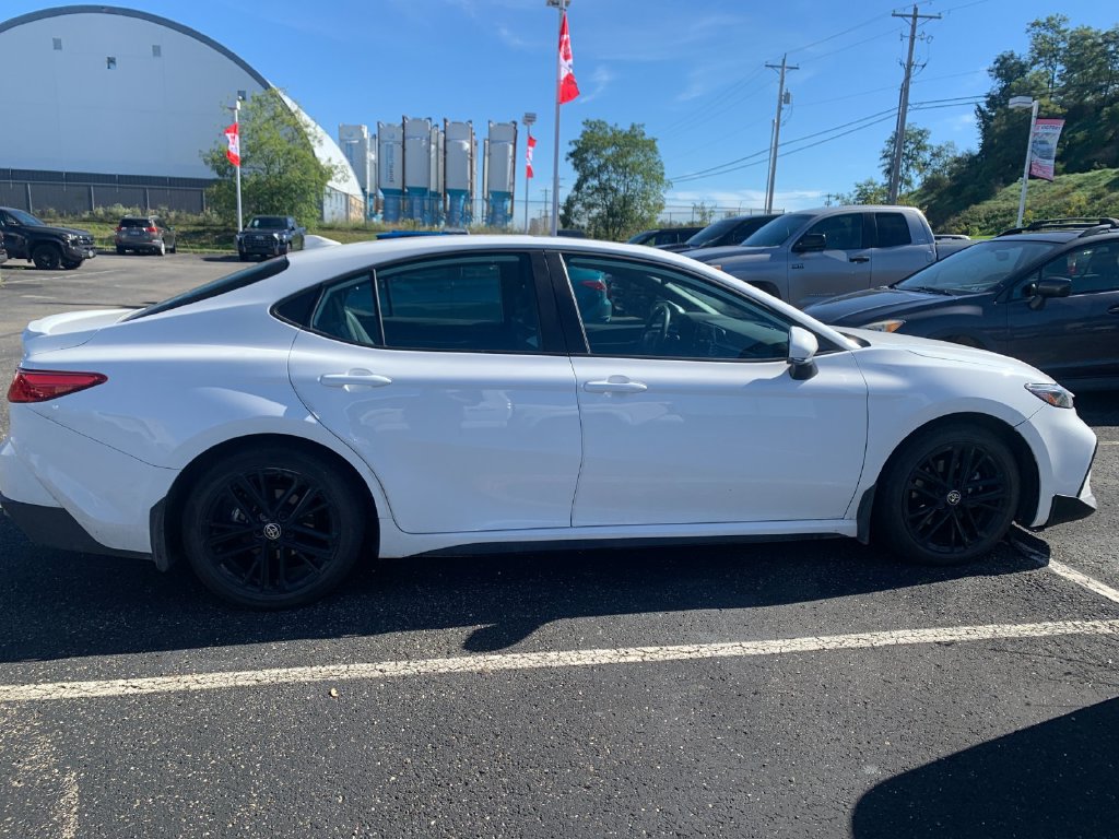 Used 2025 Toyota Camry SE w/ Convenience Package FWD image 2