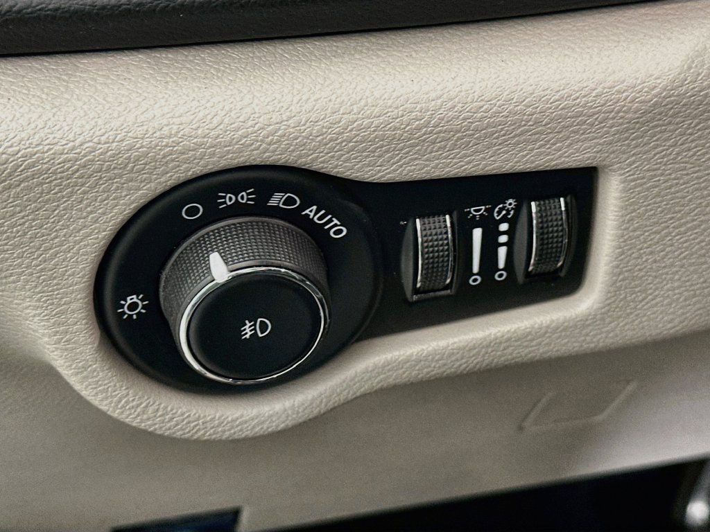 Certified 2023 Chrysler Pacifica Touring-L FWD image 17