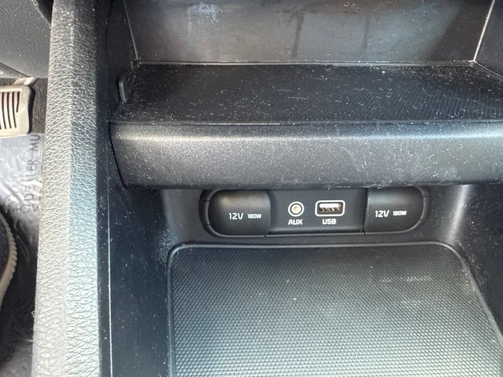 Used 2020 Kia Forte LXS FWD image 23