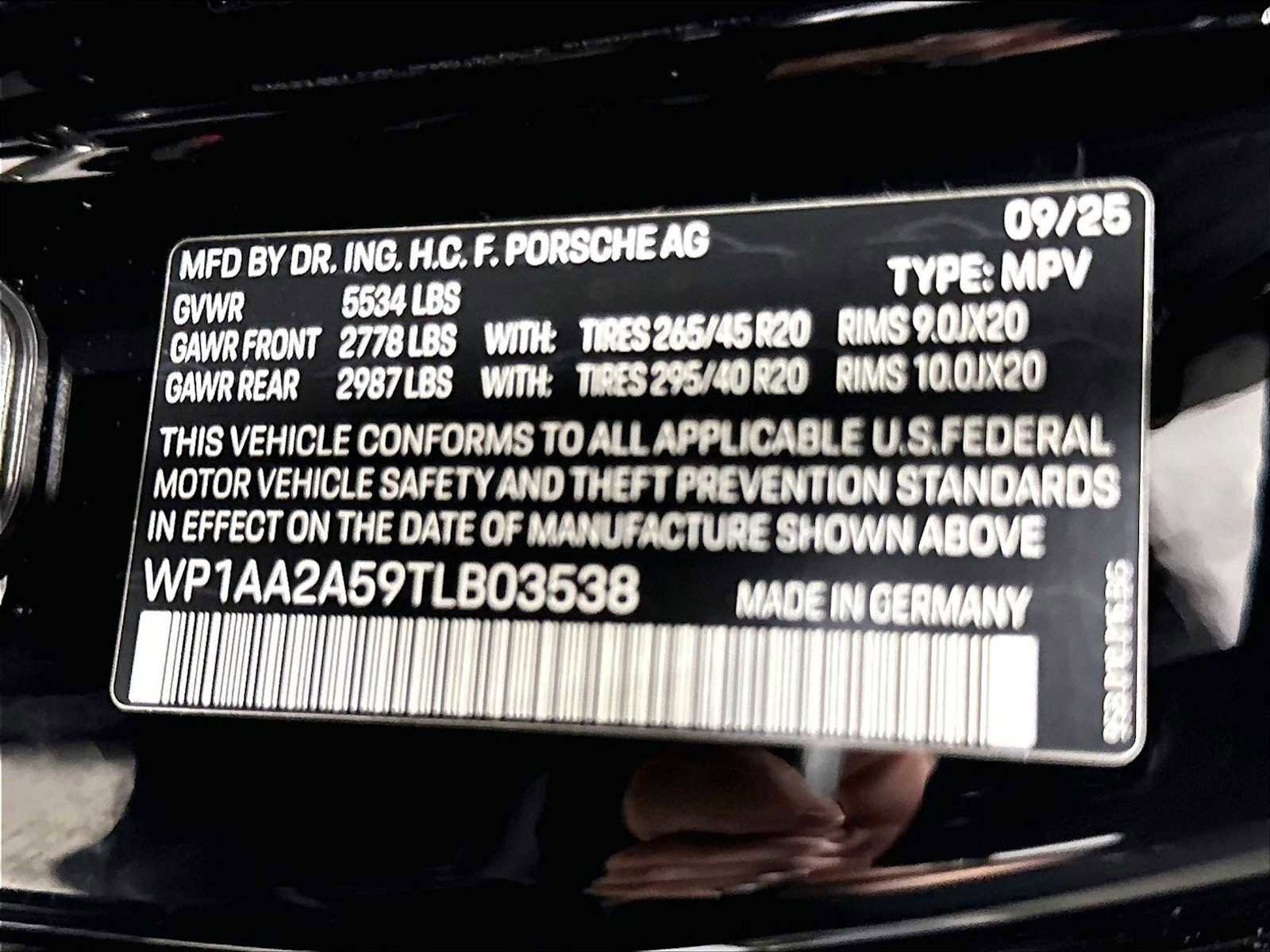 Used 2026 Porsche Macan AWD/4WD image 35