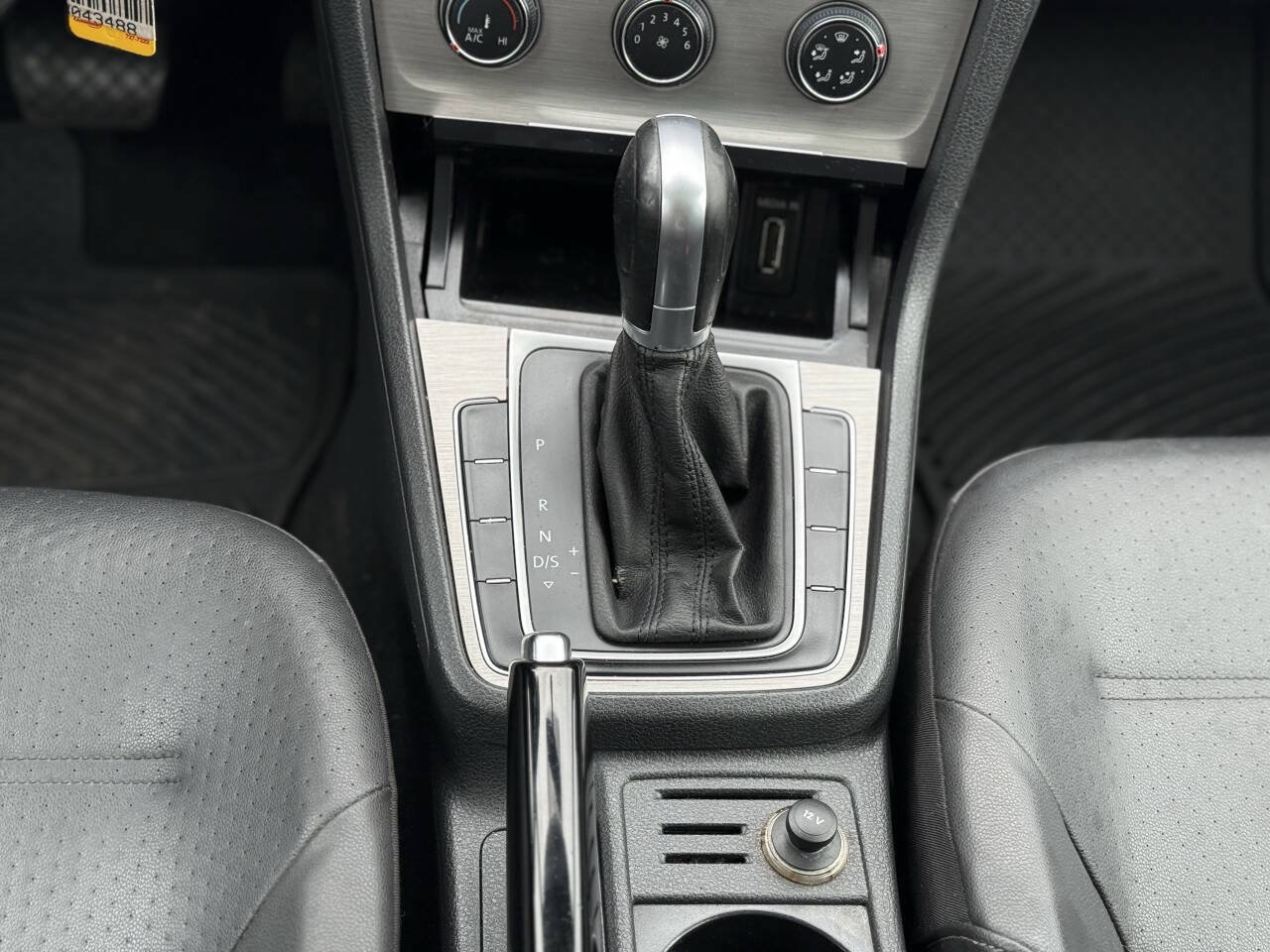 Used 2015 Volkswagen Golf S FWD image 18