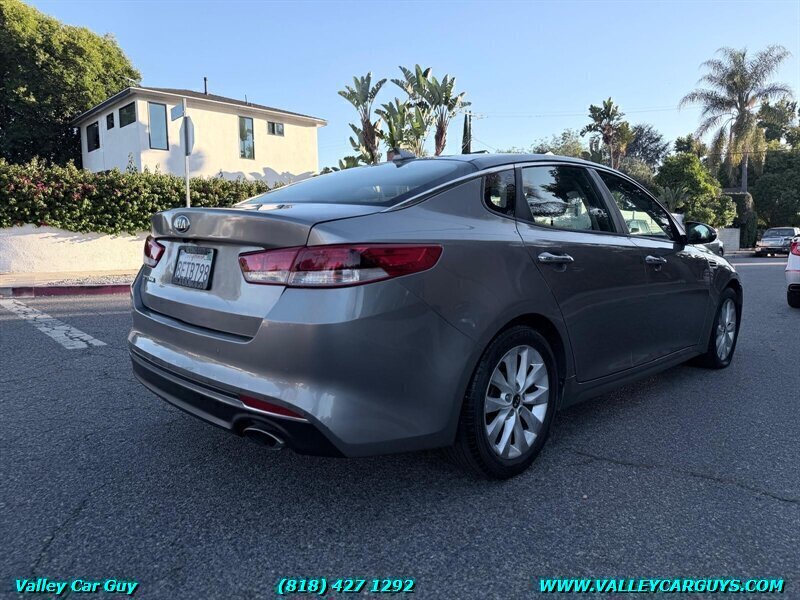 Used 2018 Kia Optima LX w/ 17" Alloy Wheels Package FWD image 4