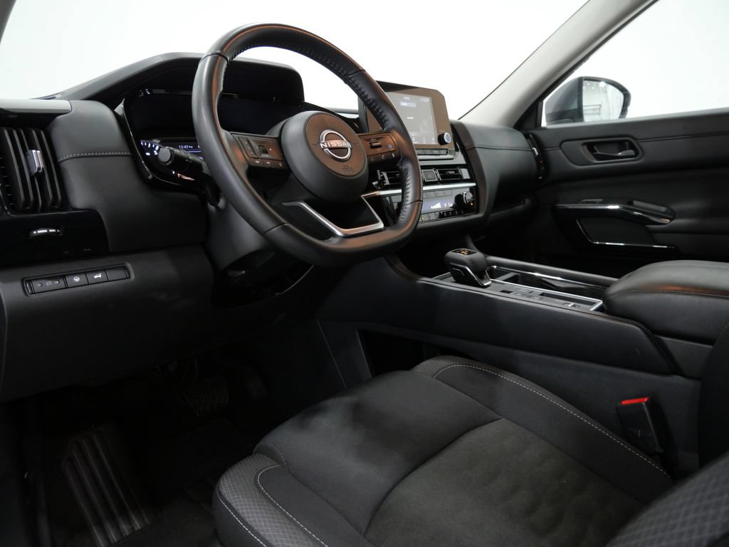 Used 2025 Nissan Pathfinder SV FWD image 11