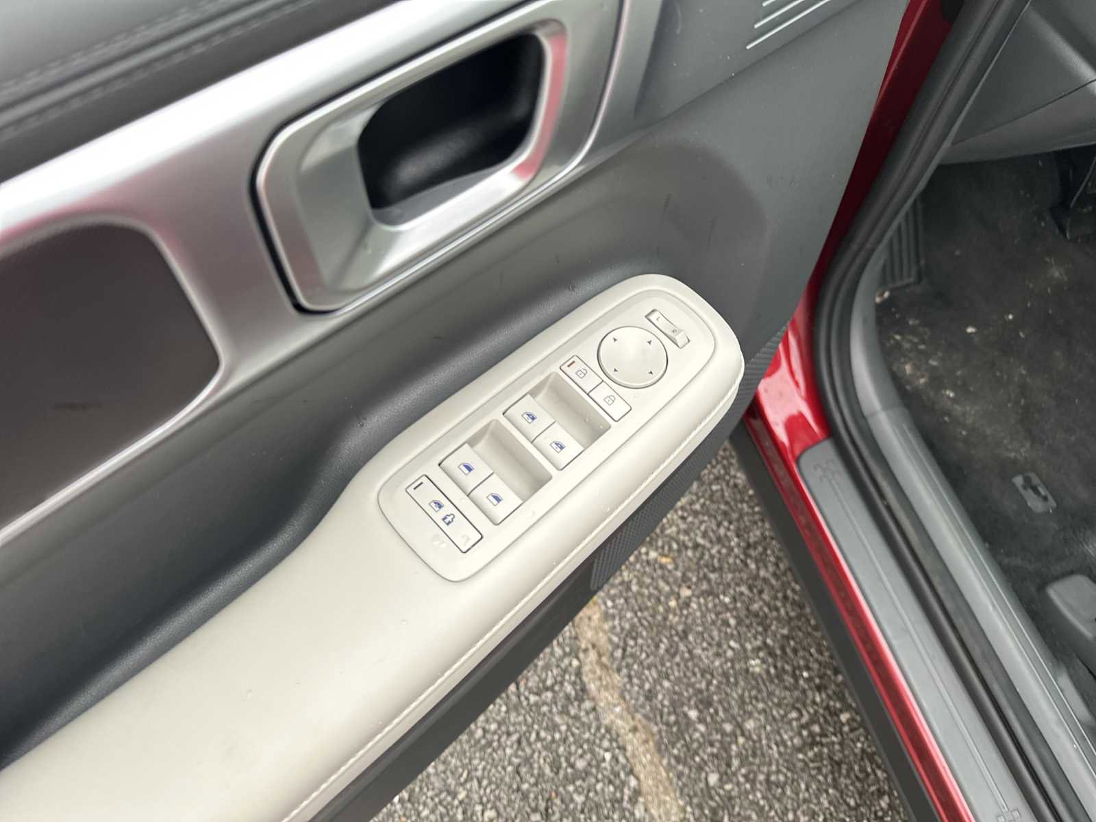 Used 2025 Hyundai Santa Fe SEL FWD image 17