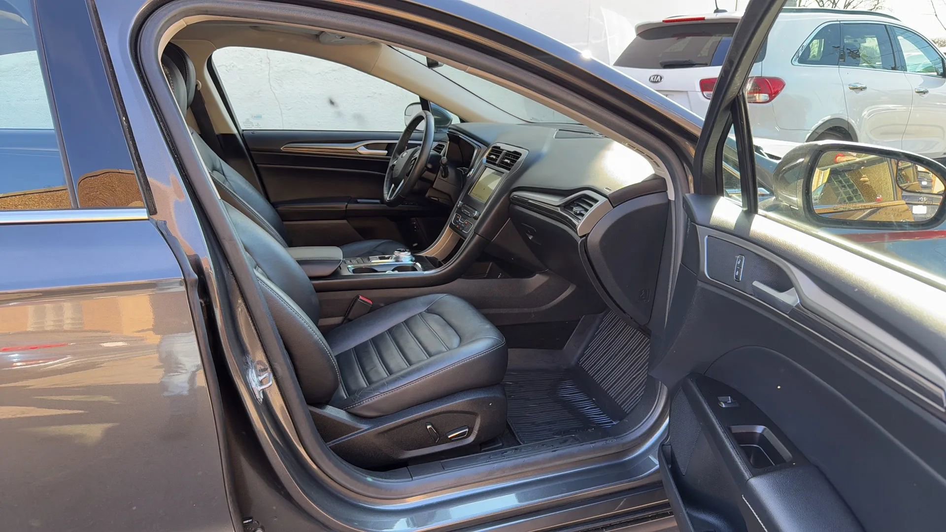 Used 2018 Ford Fusion Energi SE image 25