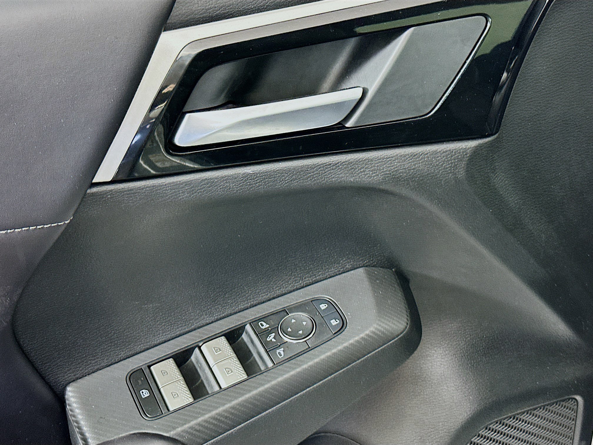 Used 2024 Mitsubishi Outlander SE AWD/4WD image 15
