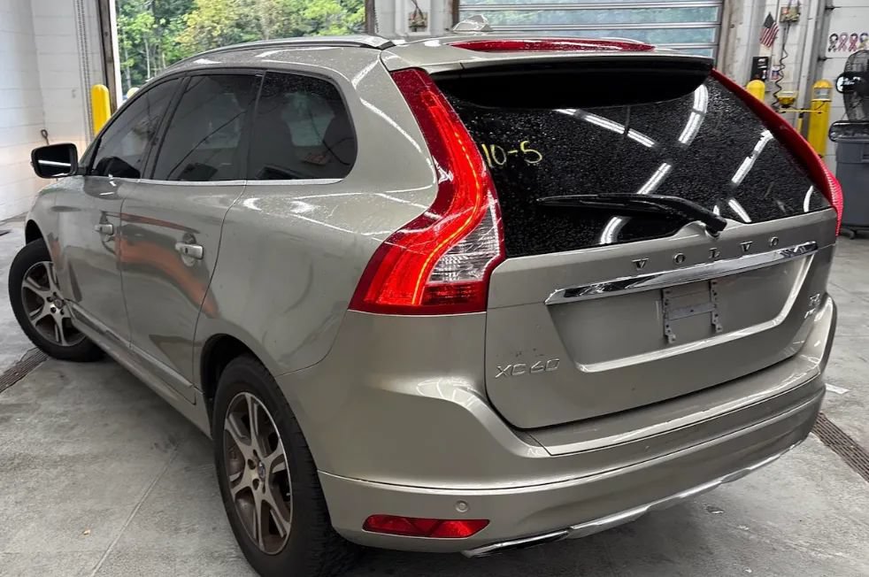 Used 2015 Volvo XC60 T6 AWD/4WD image 4