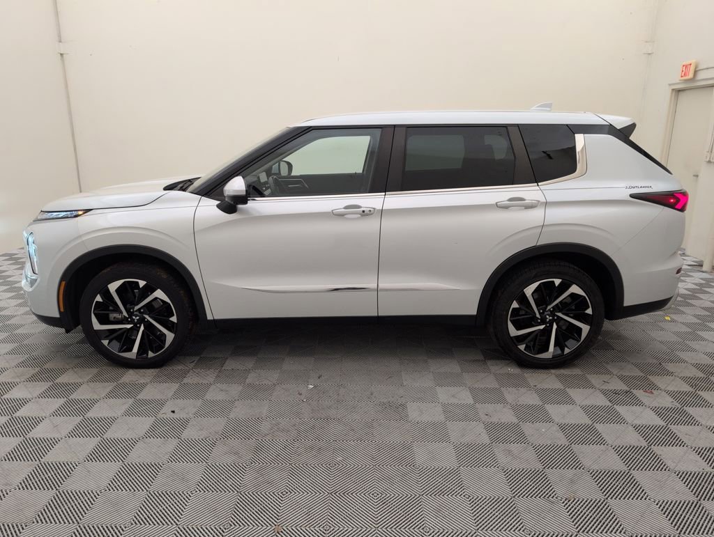 Used 2022 Mitsubishi Outlander SE image 7