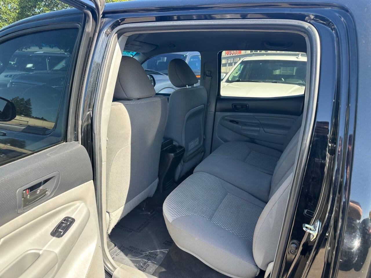 Used 2015 Toyota Tacoma PreRunner w/ SR5 Package RWD image 12