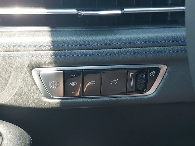Used 2026 Cadillac Escalade IQ Sport 1 w/ LPO, ONYX Package AWD/4WD image 30