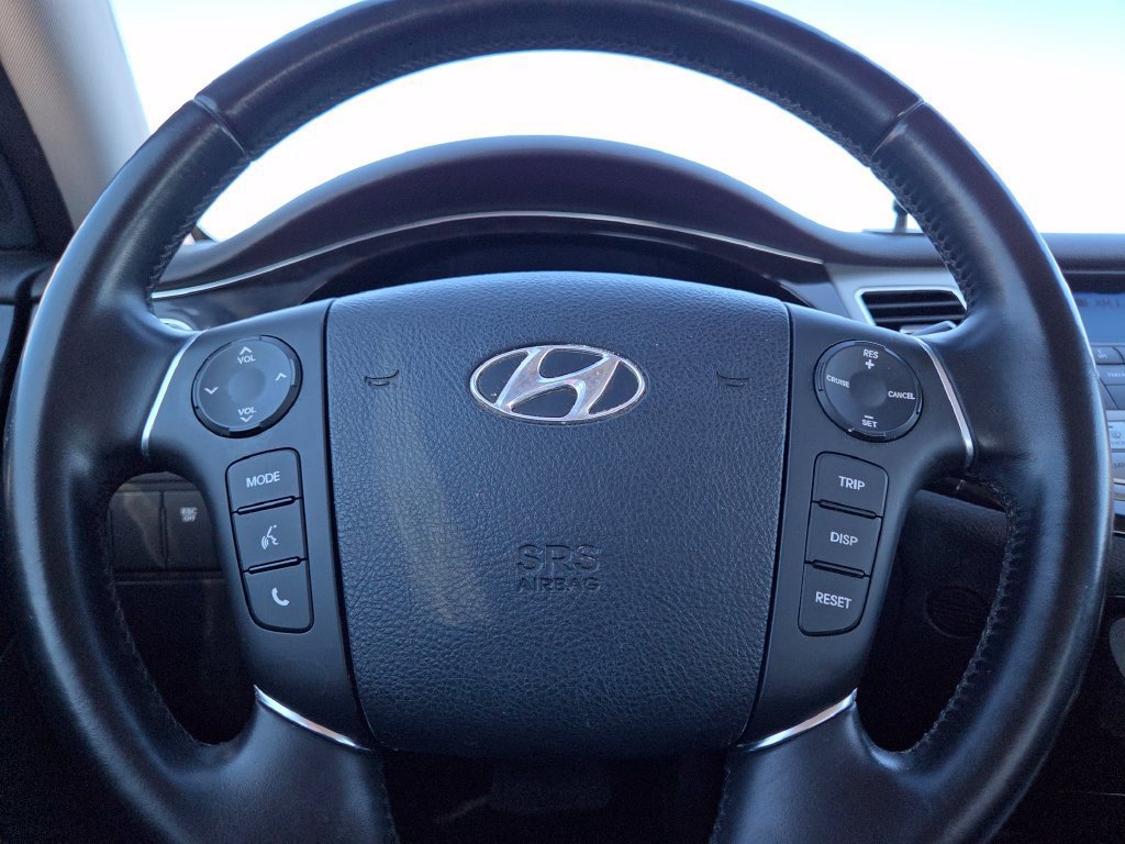 Used 2013 Hyundai Genesis 3.8 RWD image 28