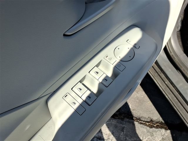 Used 2025 Hyundai Kona SEL image 20