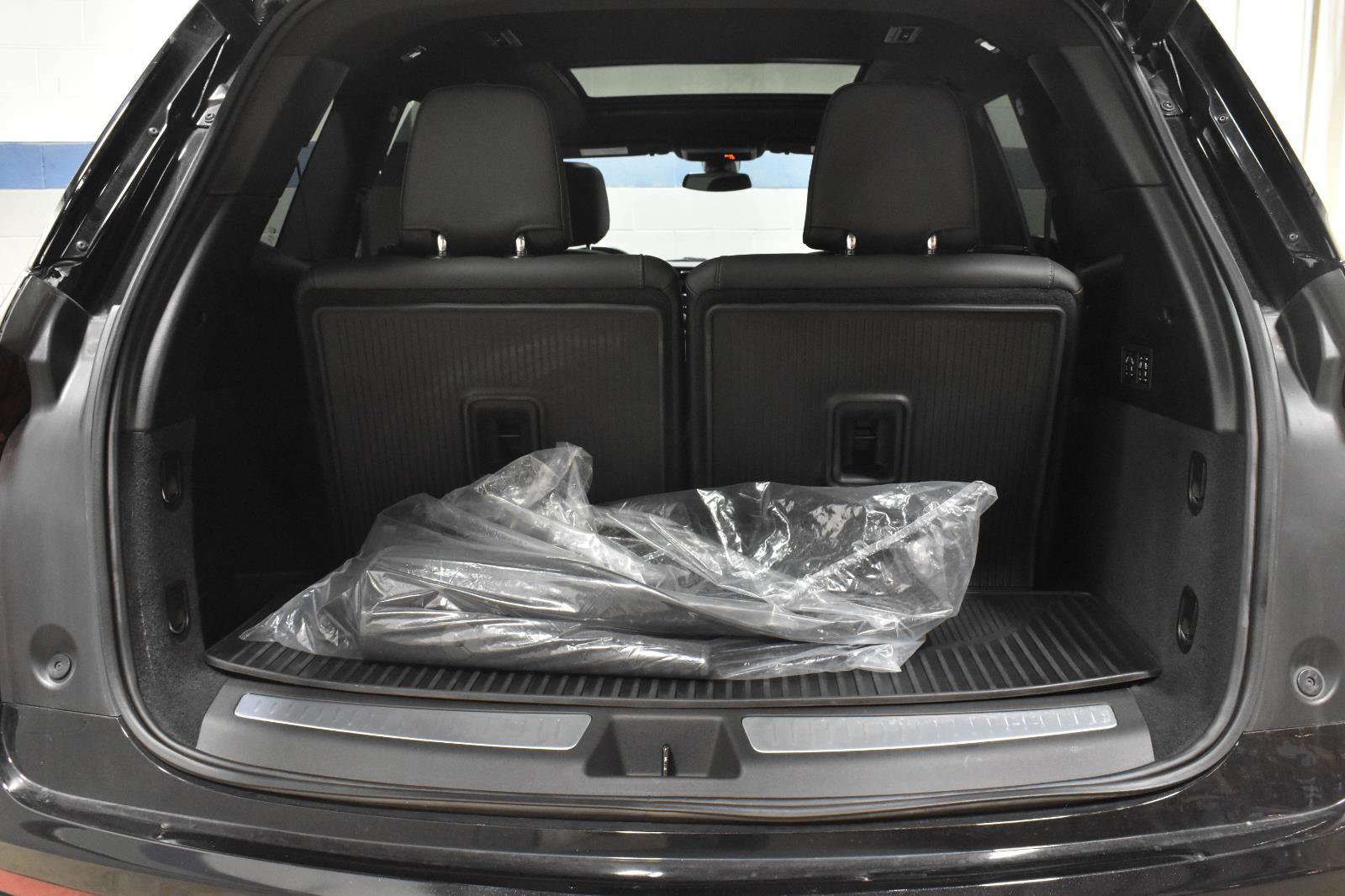 Certified 2024 Cadillac XT6 Premium Luxury FWD image 28