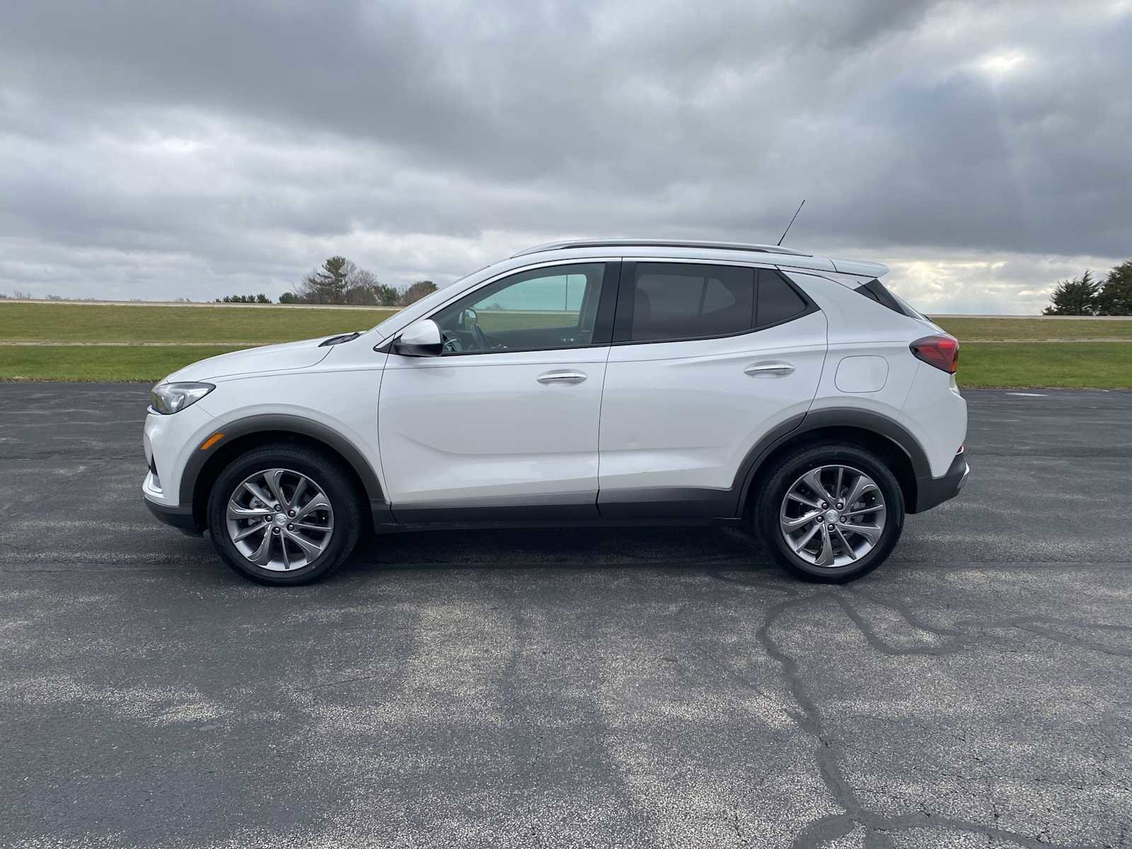 Used 2023 Buick Encore GX Essence w/ Experience Buick Package image 10