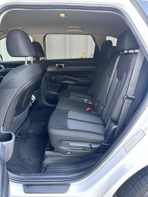Used 2023 Kia Sorento LX image 27