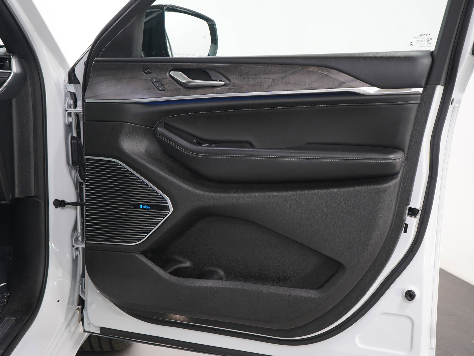 Used 2022 Jeep Grand Cherokee Overland w/ Luxury Tech Group IV image 13