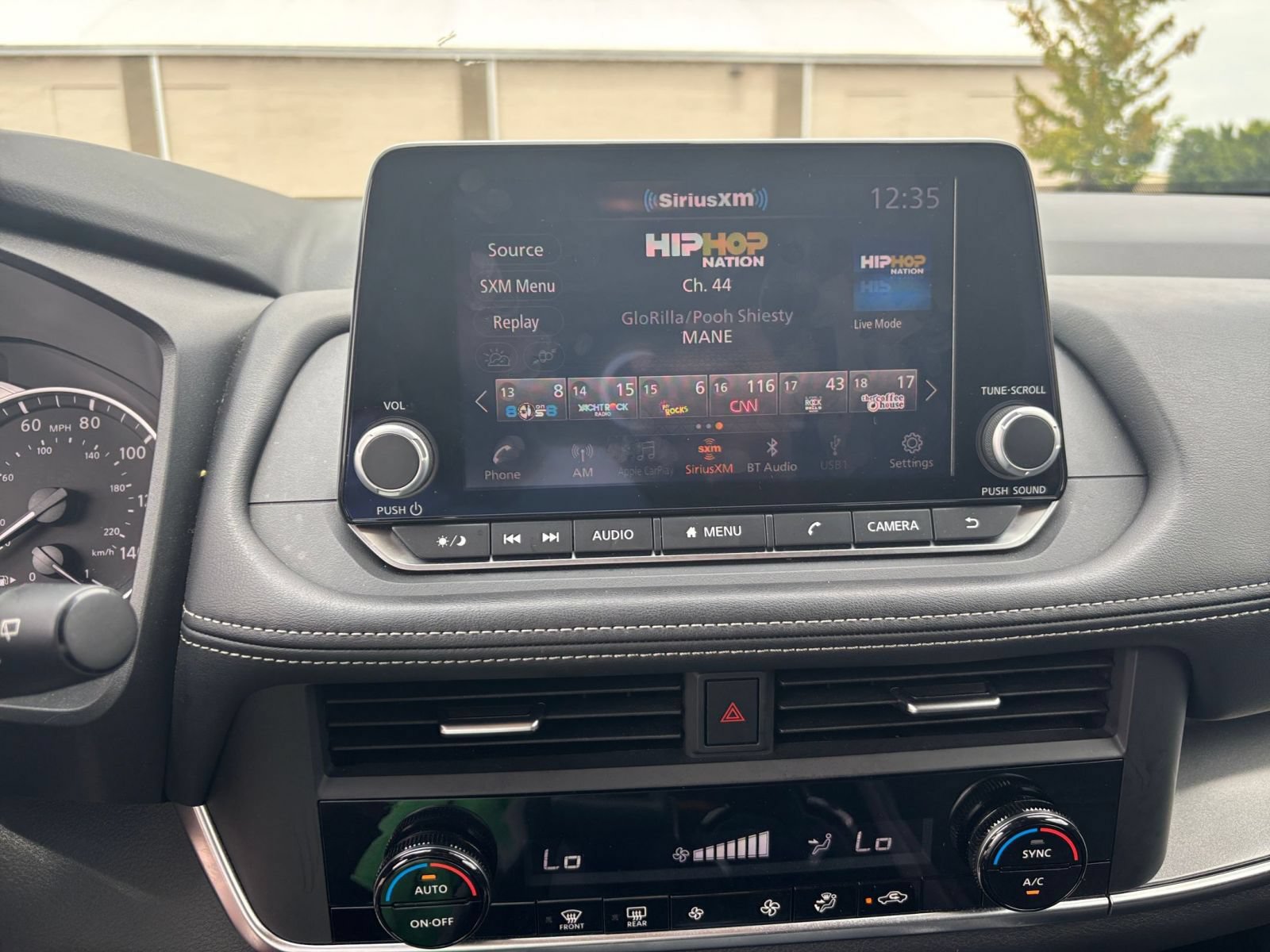 Used 2025 Nissan Rogue SV AWD/4WD image 16
